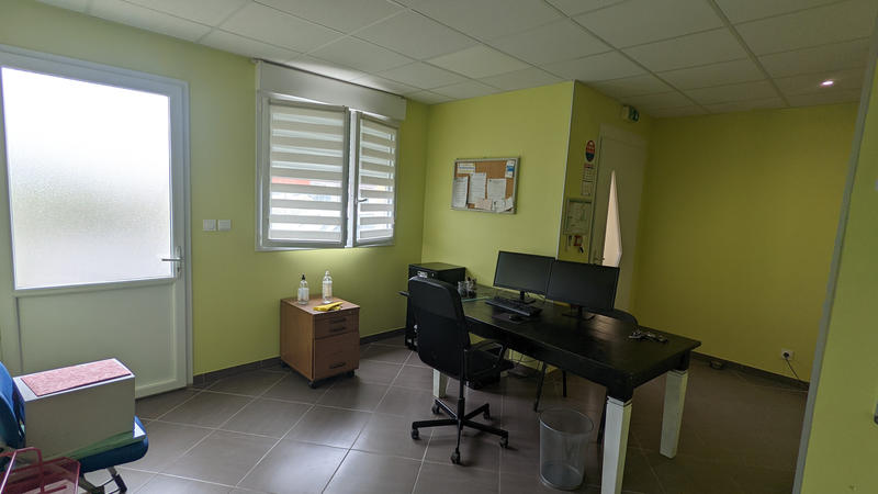 Local commercial - 200 m² - 5 pièces