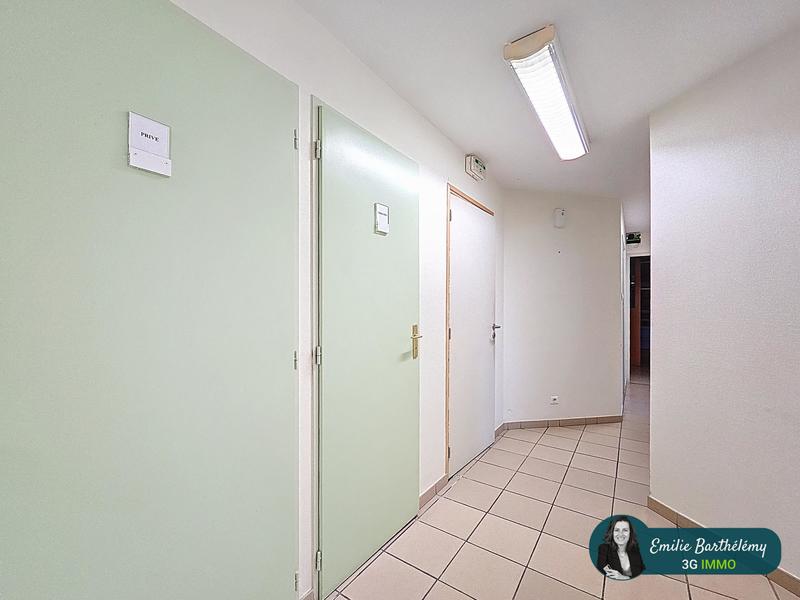 Local commercial - 174 m² - 12 pièces