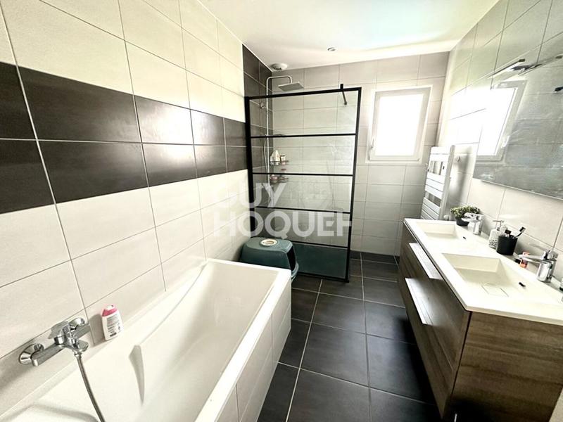 Maison - 93 m² - 4 pièces