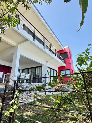 Maison - 206 m² - 7 pièces