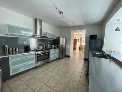 Maison - 160 m² - 8 pièces