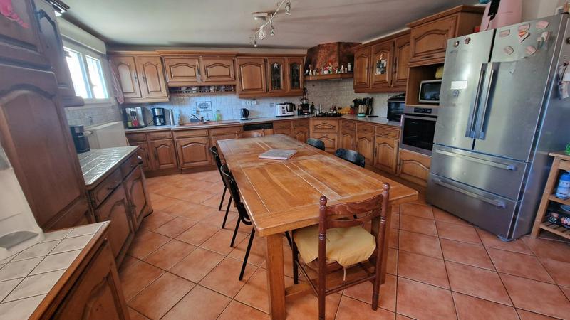 Maison - 255 m² - 9 pièces