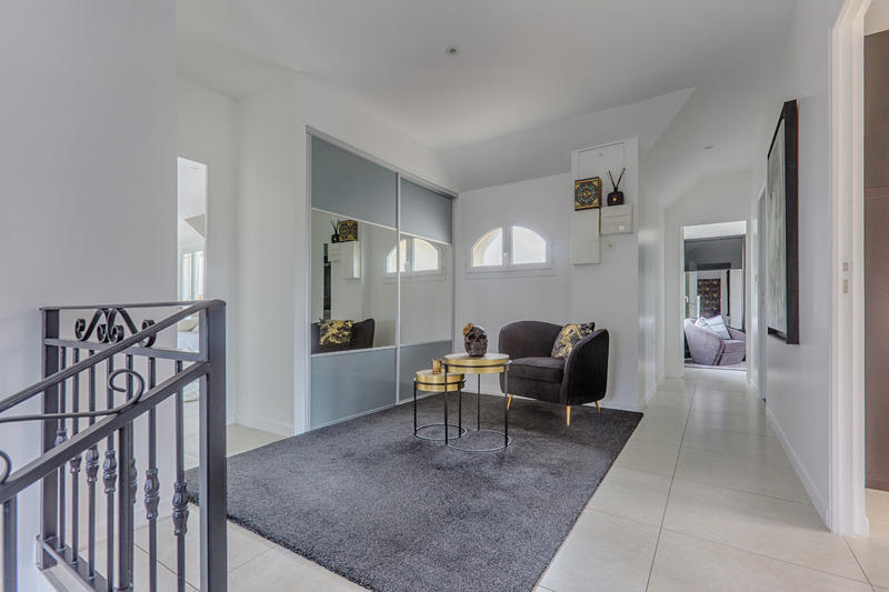 Maison - 240 m² - 7 pièces