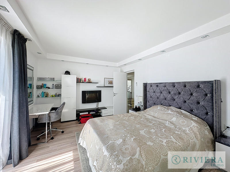 Villa - 221 m² - 6 pièces