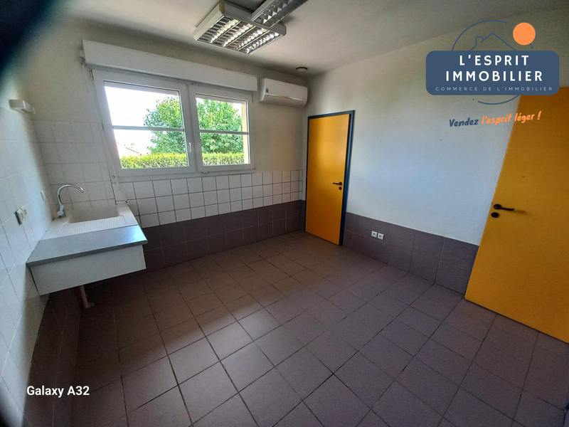 Local commercial - 290 m² - 12 pièces