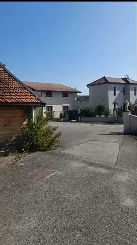 Maison - 380 m² - 3 pièces