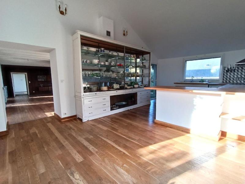 Maison - 215 m² - 7 pièces