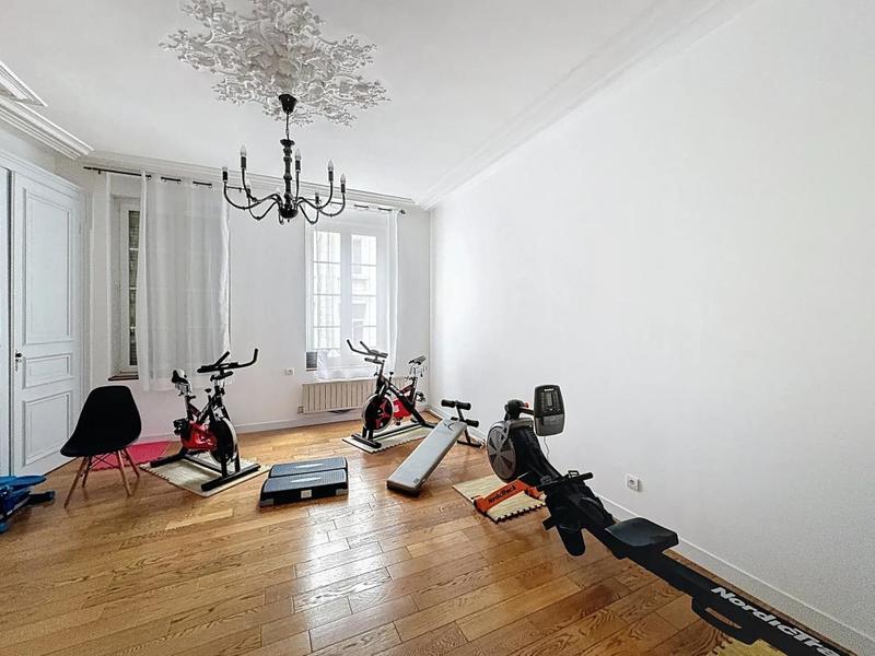 Appartement - 300 m² - 13 pièces