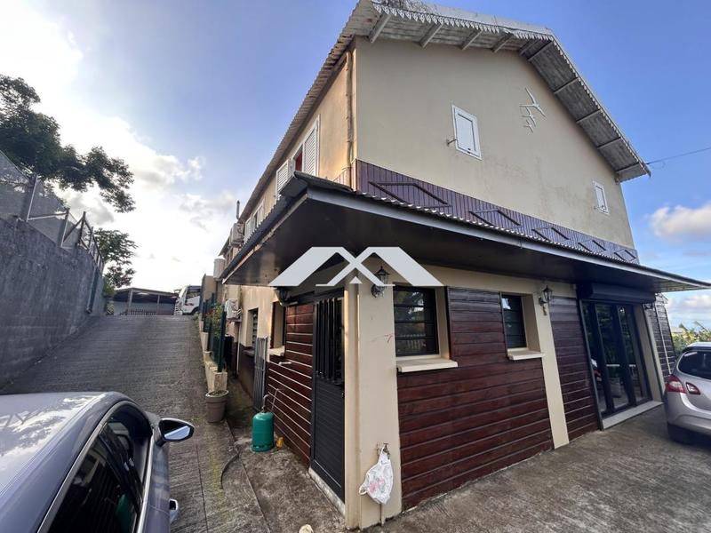 Maison - 168 m² - 10 pièces