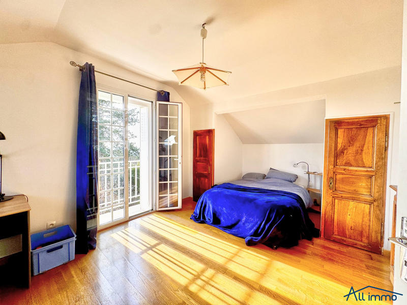 Maison - 208 m² - 10 pièces