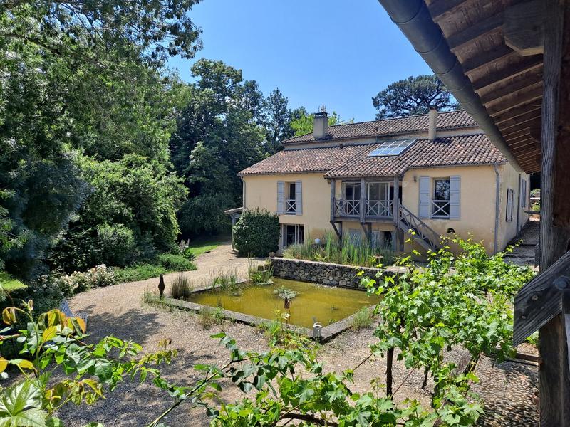 Maison - 362 m² - 9 pièces