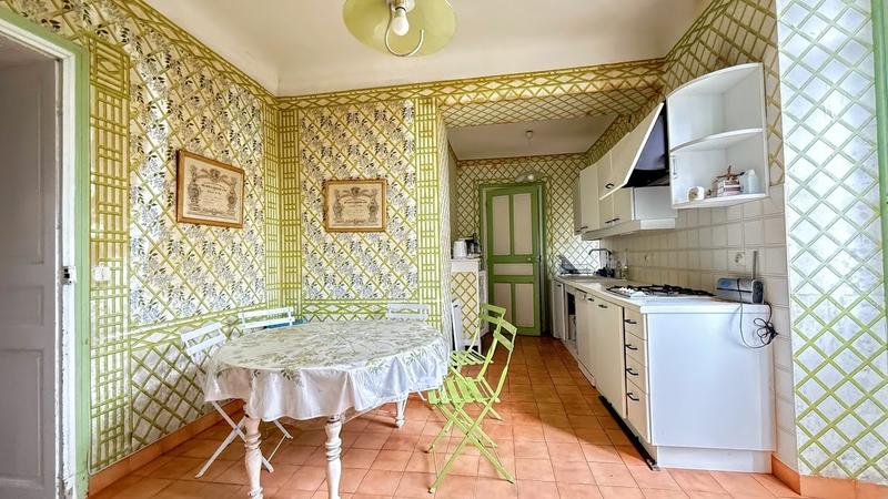 Propriété - 225 m² - 8 pièces