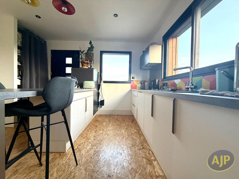 Maison - 97 m² - 5 pièces