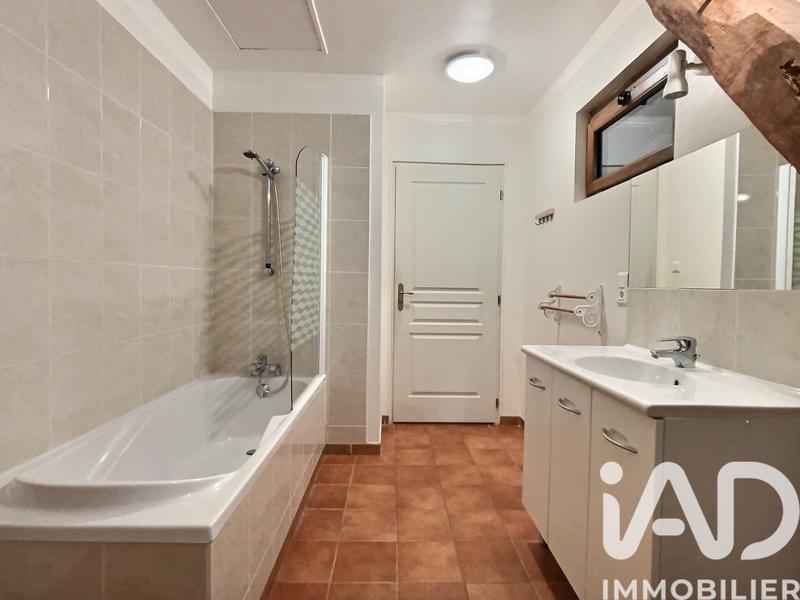 Maison - 754 m² - 26 pièces