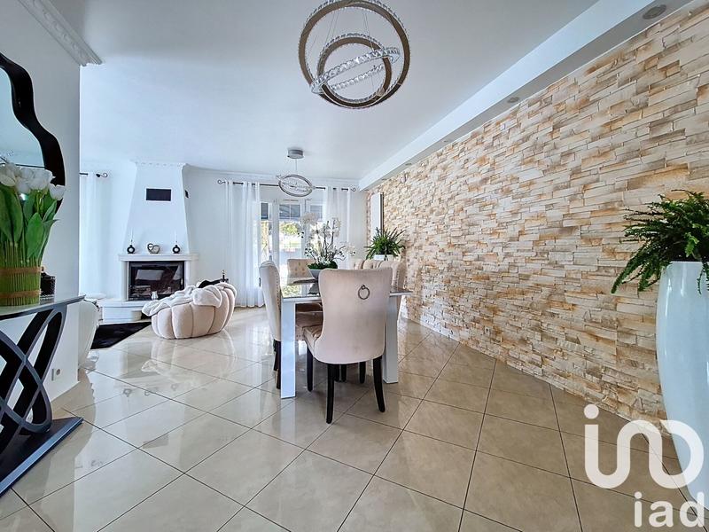 Maison - 210 m² - 7 pièces