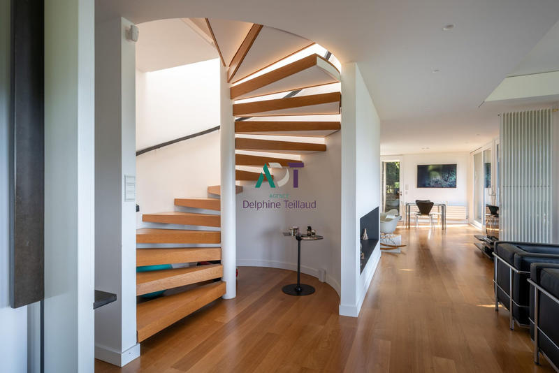 Maison - 220 m² - 8 pièces