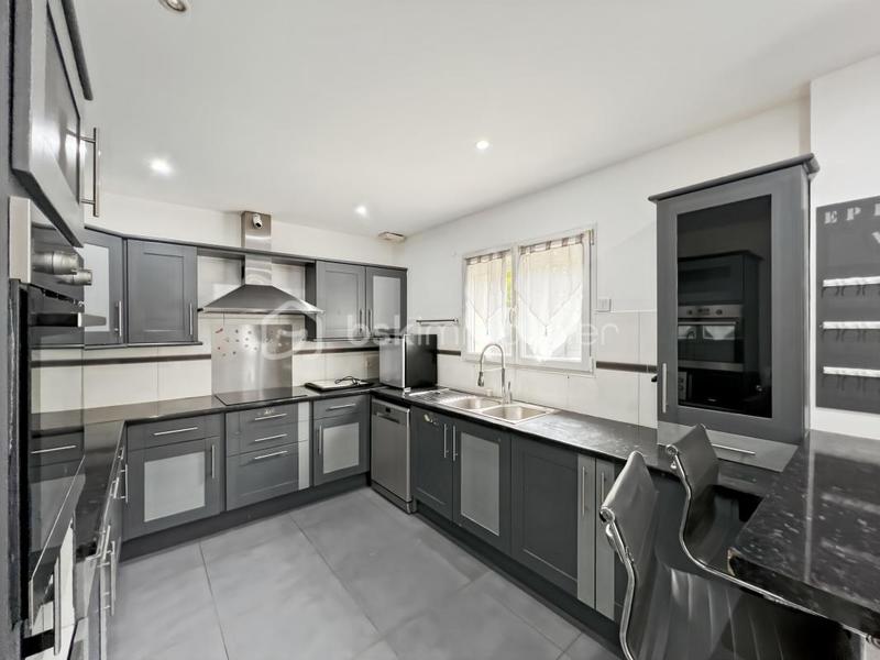 Maison traditionnelle - 106 m² - 6 pièces