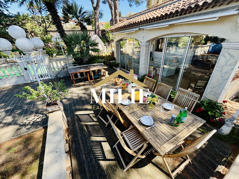 Maison ancienne - 260 m² - 11 pièces