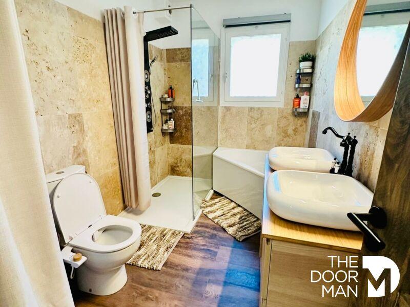 Maison - 310 m² - 13 pièces