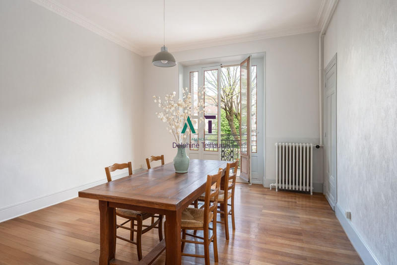 Appartement - 179 m² - 7 pièces