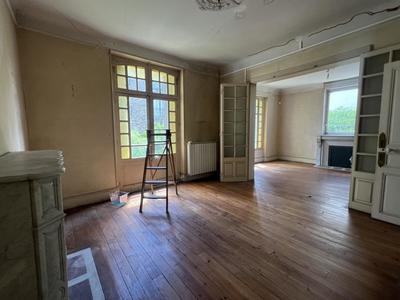 Maison - 280 m² - 9 pièces