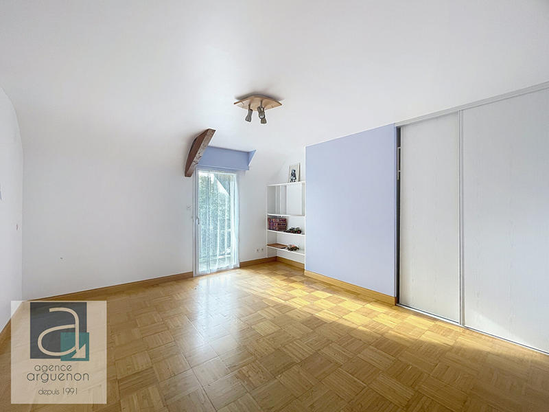 Maison - 210 m² - 8 pièces