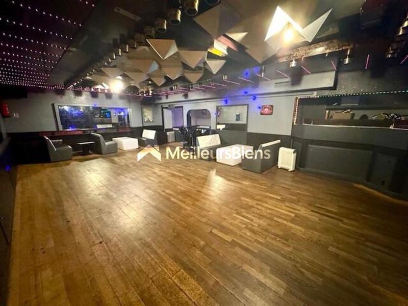 Magasins - 174 m² - 5 pièces