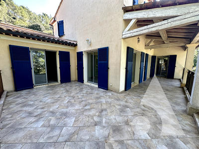 Maison - 226 m² - 8 pièces