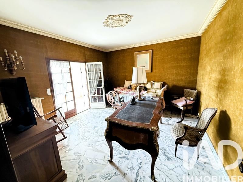 Maison - 240 m² - 10 pièces