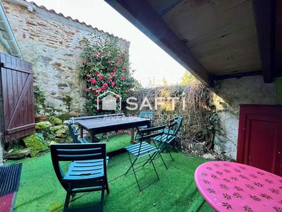 Maison - 252 m² - 10 pièces