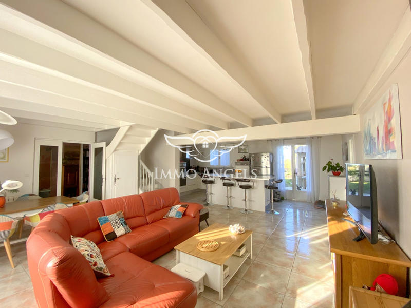 Maison - 206 m² - 9 pièces