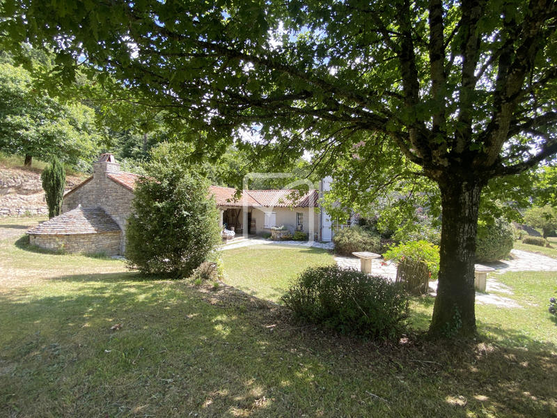 Propriété - 250 m² - 12 pièces