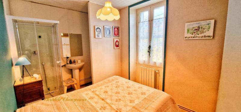 Maison - 96 m² - 9 pièces