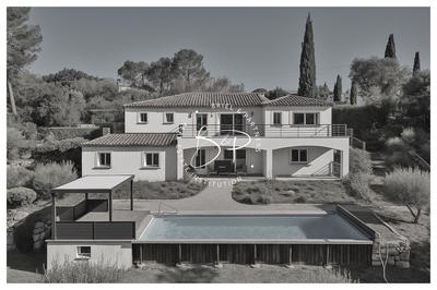 Maison - 185 m² - 6 pièces