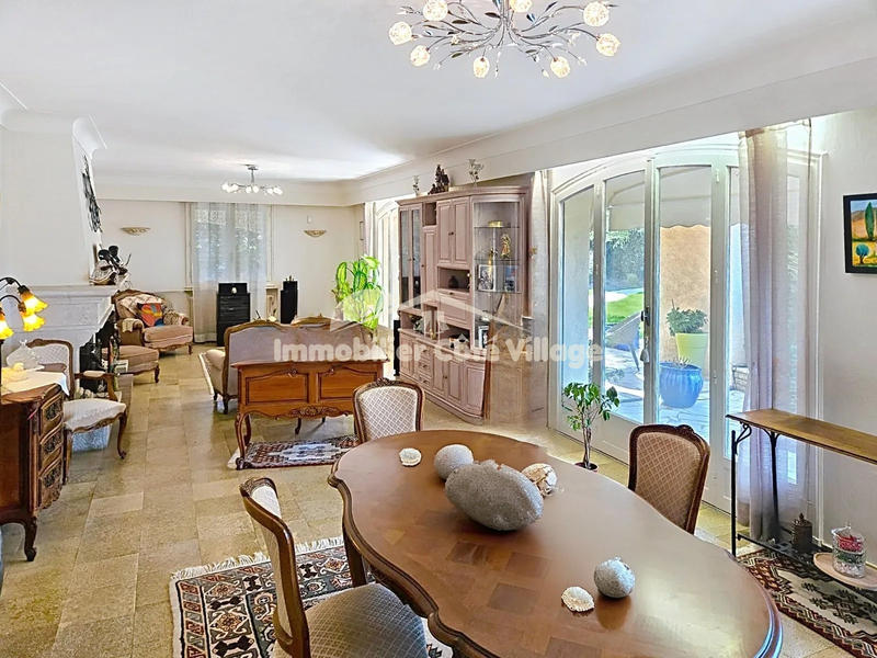 Villa - 276 m² - 8 pièces