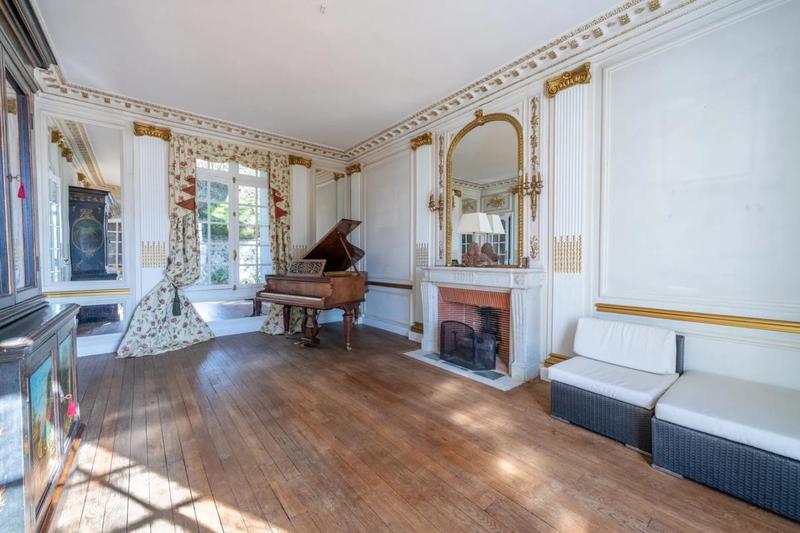 Maison - 250 m² - 9 pièces