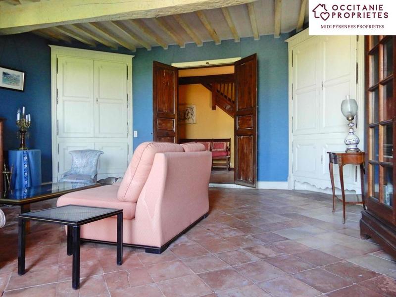 Demeure - 303 m² - 10 pièces