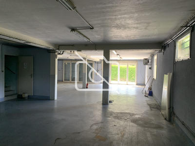 Entrepôt - 1 200 m²
