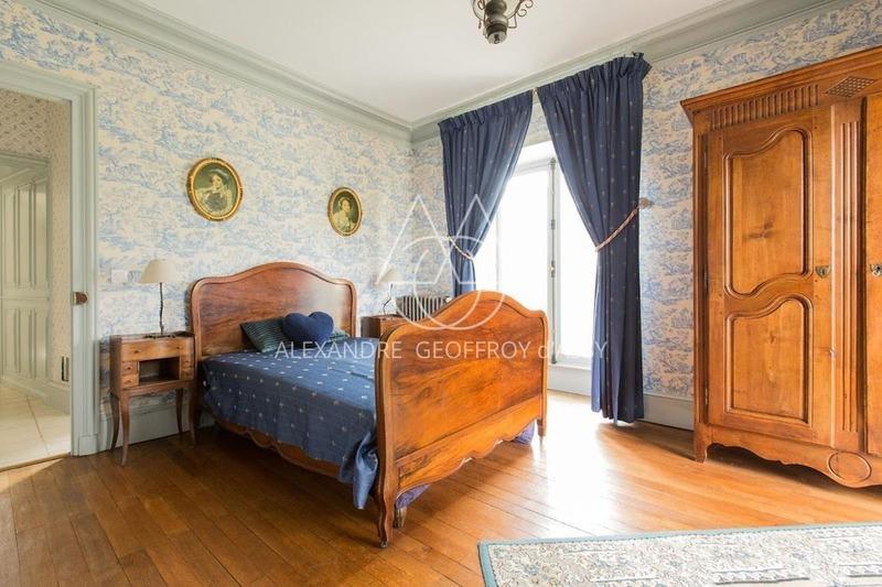 Château - 4 200 m² - 72 pièces