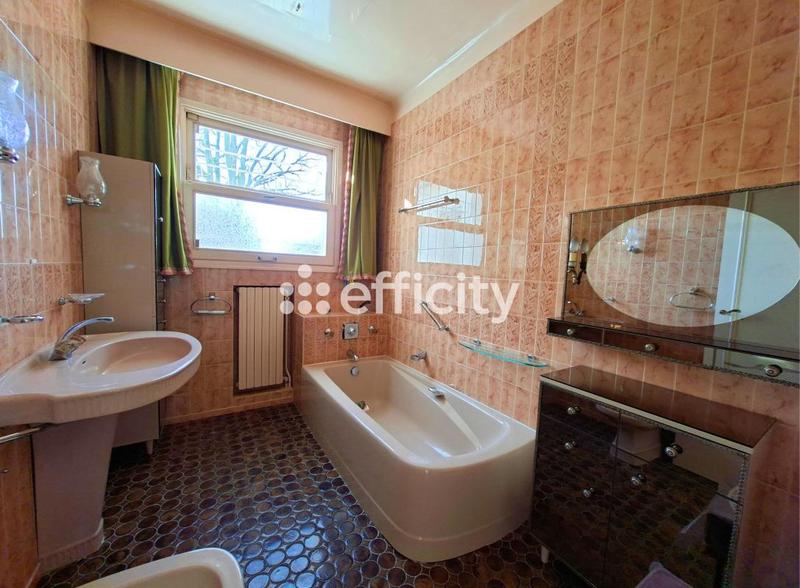 Maison - 181 m² - 7 pièces