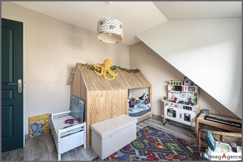 Maison - 161 m² - 9 pièces