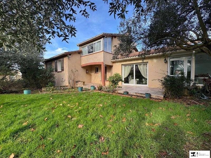 Maison traditionnelle - 157 m² - 4 pièces