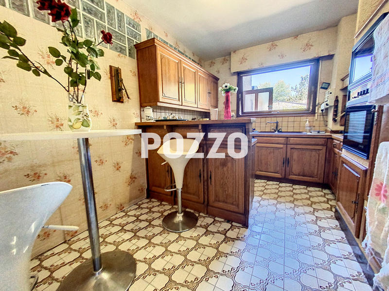 Maison - 202 m² - 9 pièces