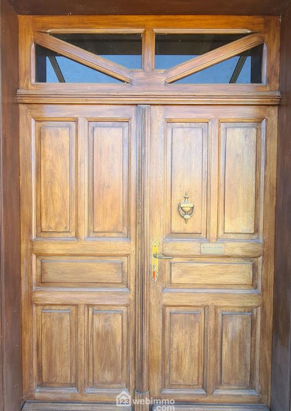 Maison - 370 m² - 12 pièces