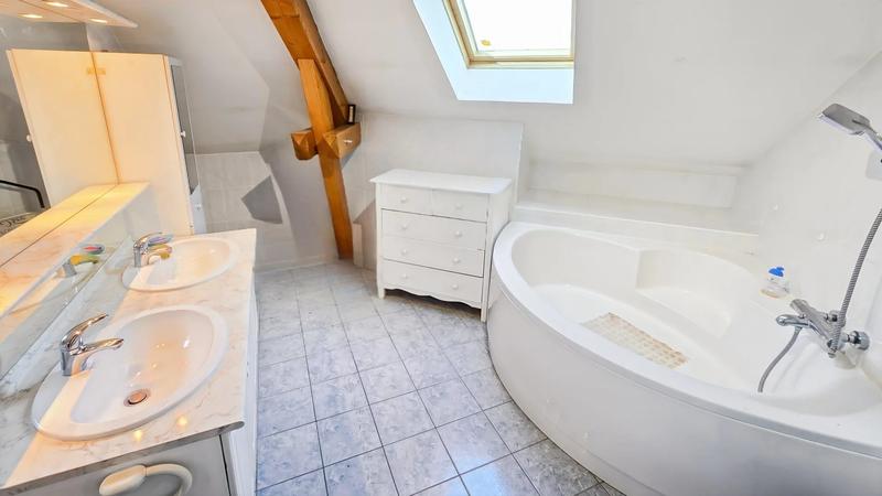 Maison - 147 m² - 6 pièces