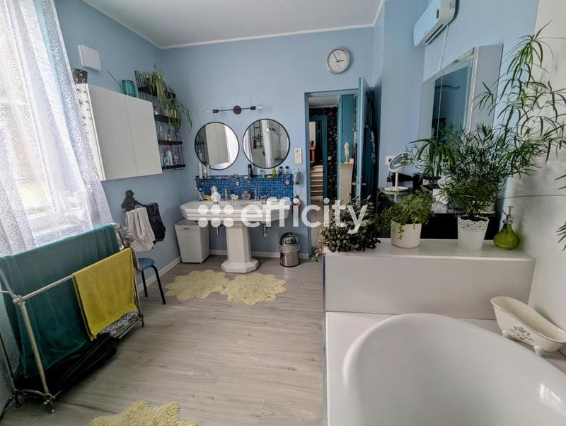 Maison - 165 m² - 10 pièces