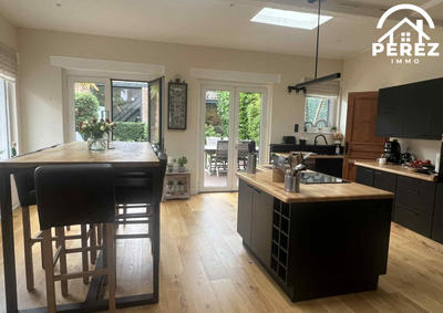 Maison - 290 m² - 10 pièces