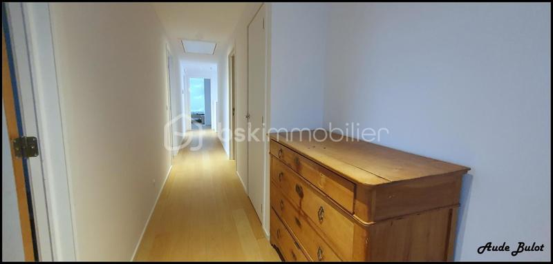 Maison - 240 m² - 8 pièces