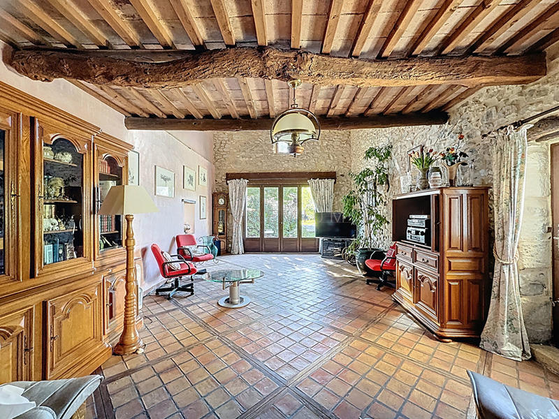 Maison - 331 m² - 9 pièces