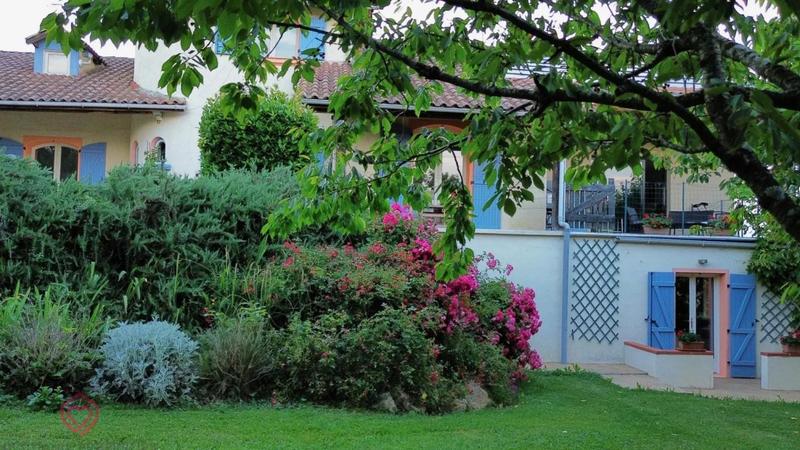 Propriété - 390 m² - 8 pièces